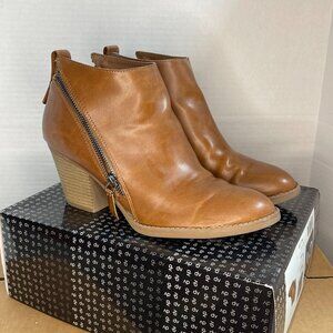 DV Women's Booties Size 10